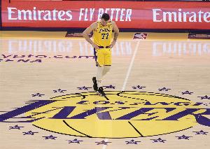 足球竞猜平台-美记：东契奇参与了湖人对艾顿&amp;斯玛特的招募过程