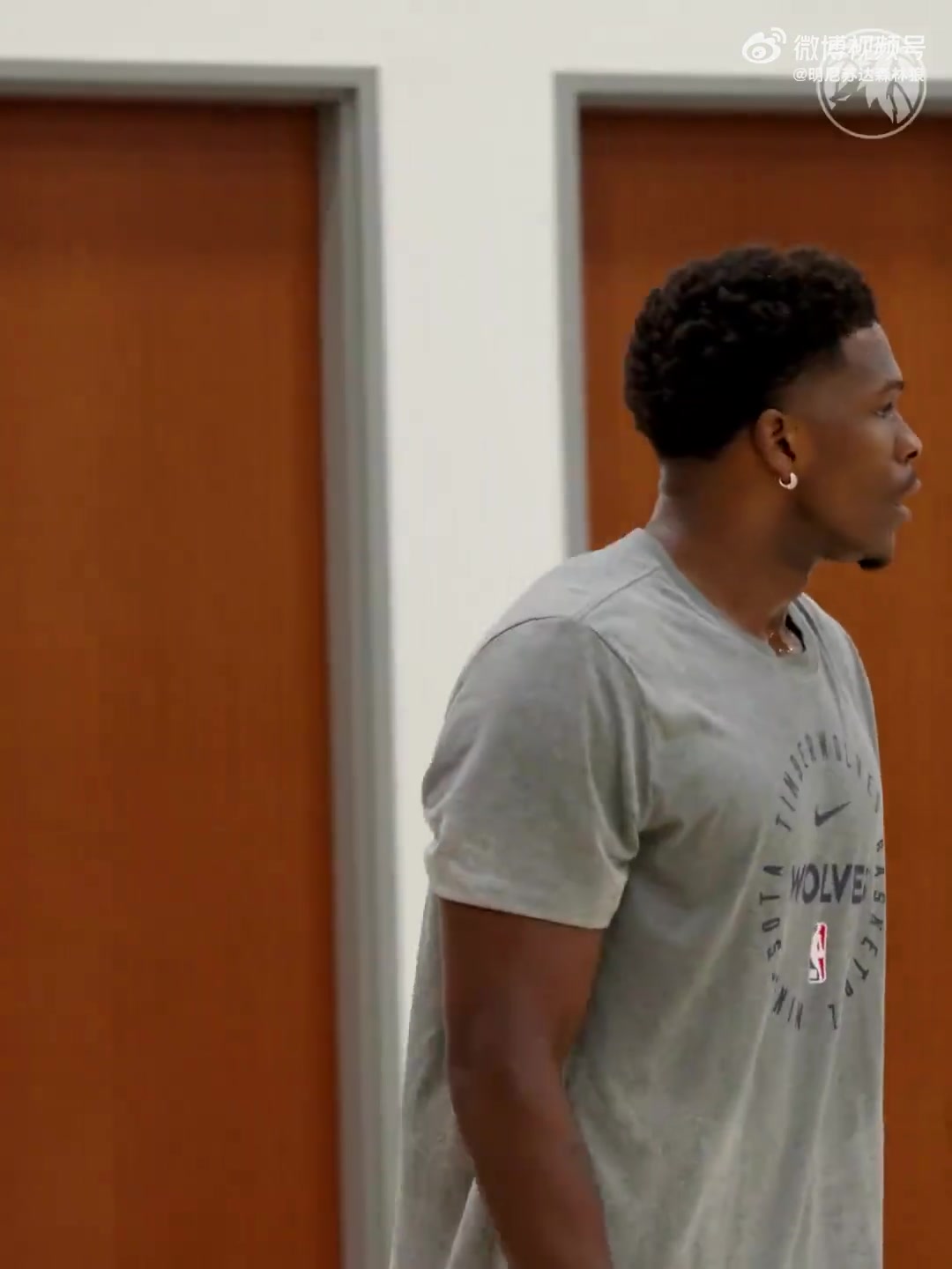 赛程更新-标志性中投信手拈来！森林狼官博晒爱德华兹休赛期最新动态