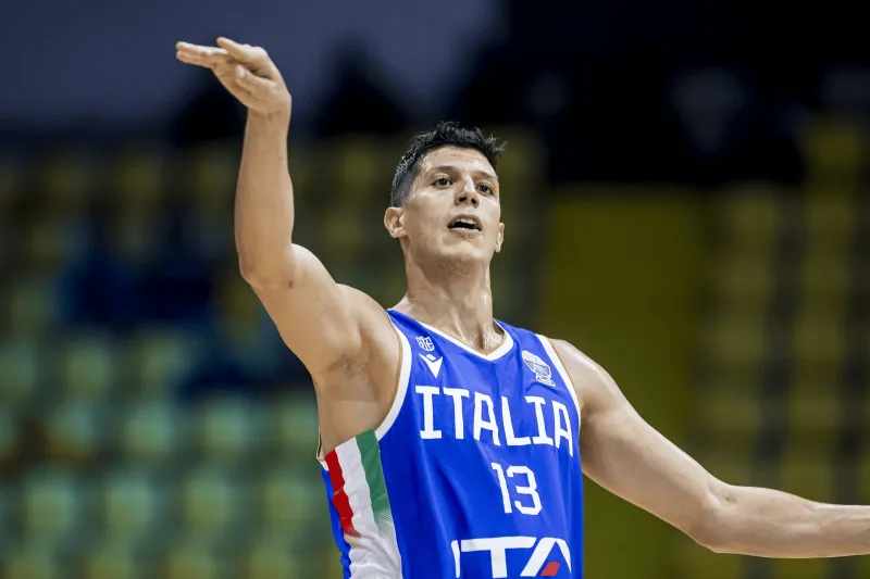 足球竞猜平台-找回状态！冯泰奇奥半场出战17分钟，11中7得到21分3板