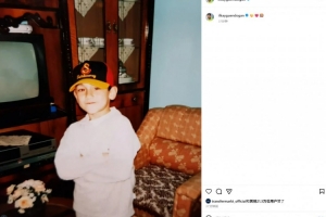 足球竞猜平台-圆梦？京多安社媒晒儿时头戴加拉塔萨雷队徽球帽照片