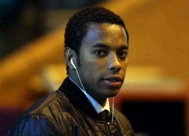 足球竞猜平台-巴西高法批准罗比尼奥巴西服刑 他马上被捕入狱？