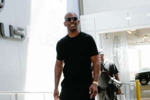 他回家了！快船官方晒保罗归队照片！