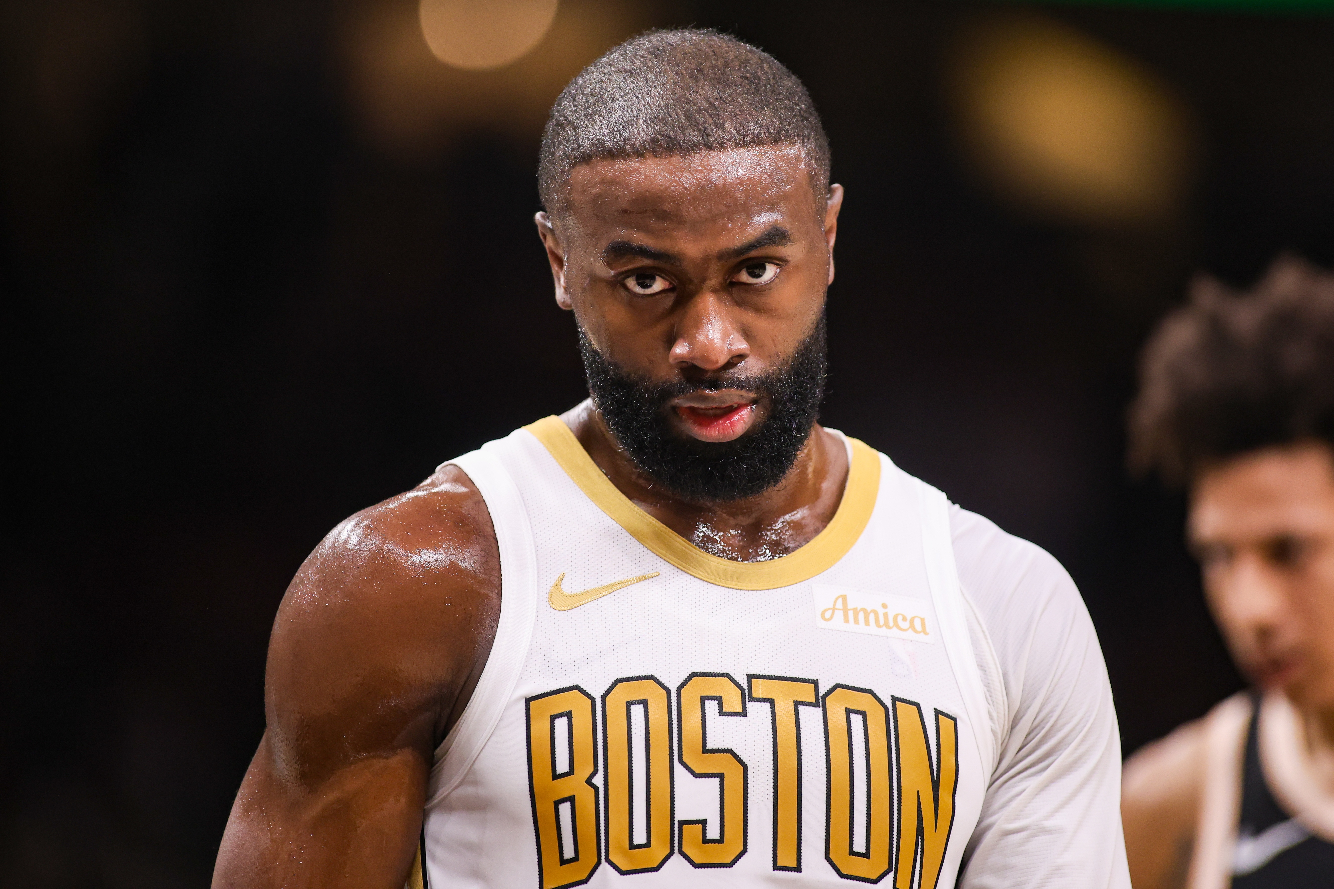 赛程更新-夸张的得分能力！杰伦·布朗首节不到半节8中5 轰下12分3板